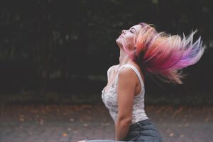 女性の育毛剤は何歳から使い始めるべき？