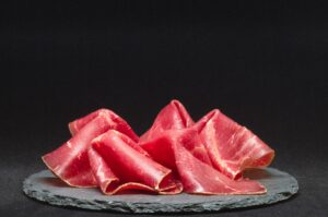 薄毛の女性が前髪をおしゃれにアレンジする方法は？