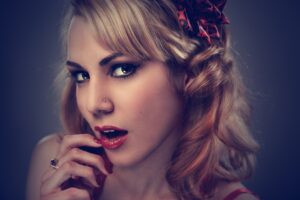 頭頂部のはげを女性が隠す髪型にはどんなスタイルがある？