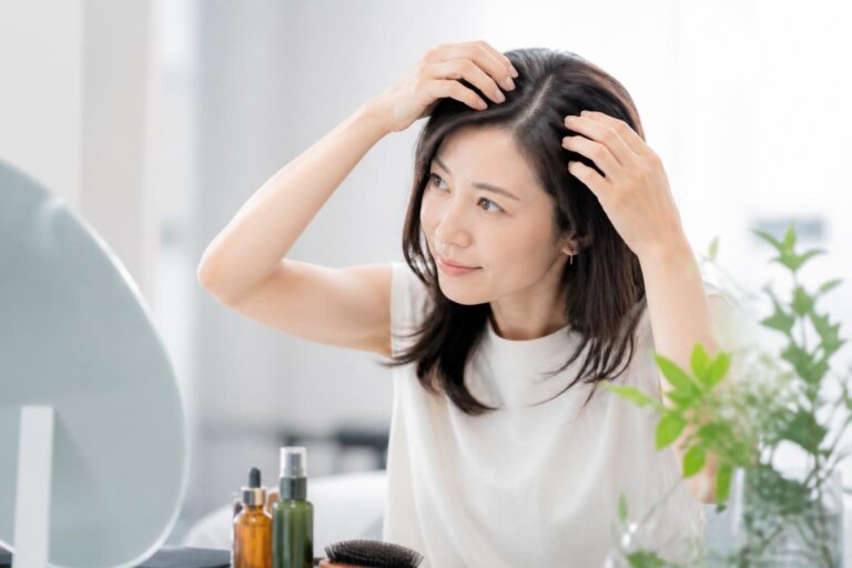 女性の髪の毛の切れ毛と抜け毛の違いは？